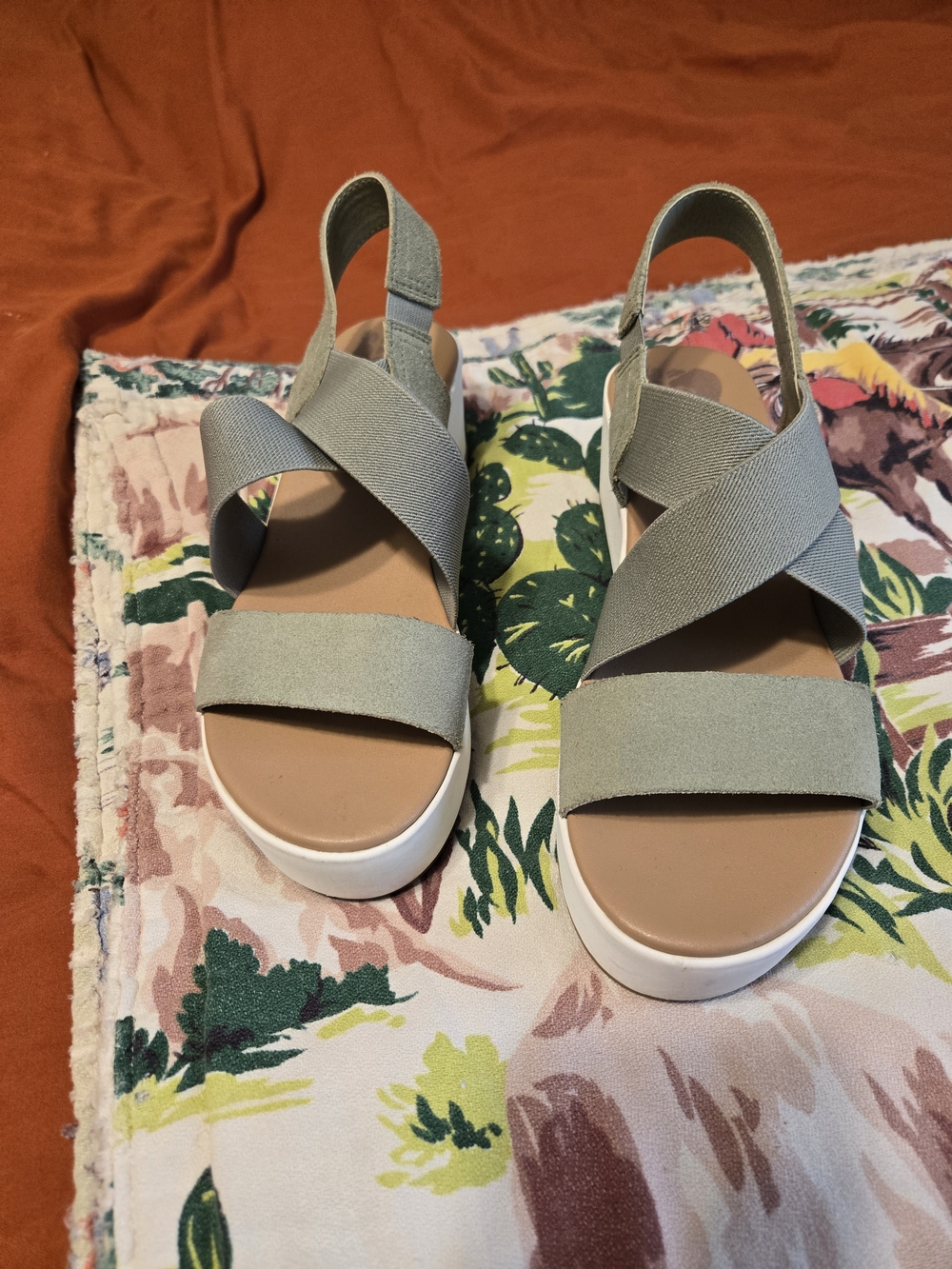 Sorel Women's Elastic Crossover Sandals in Sage
